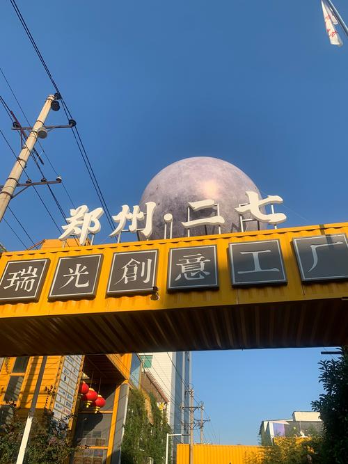 时光的针脚 在文艺与复古的褶皱里寻找创作的原乡